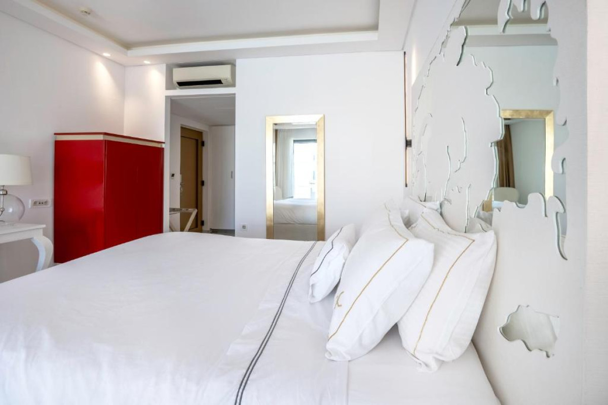 Diamond Deluxe Hotel Adults Only