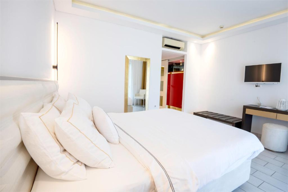 Diamond Deluxe Hotel Adults Only