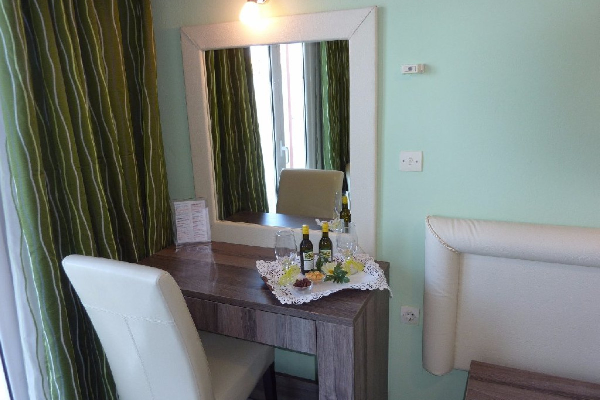 OASIS HOTEL PERAMA