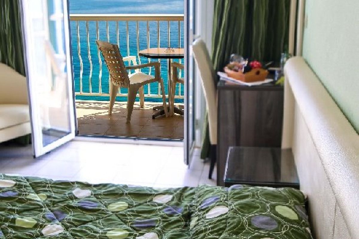 OASIS HOTEL PERAMA