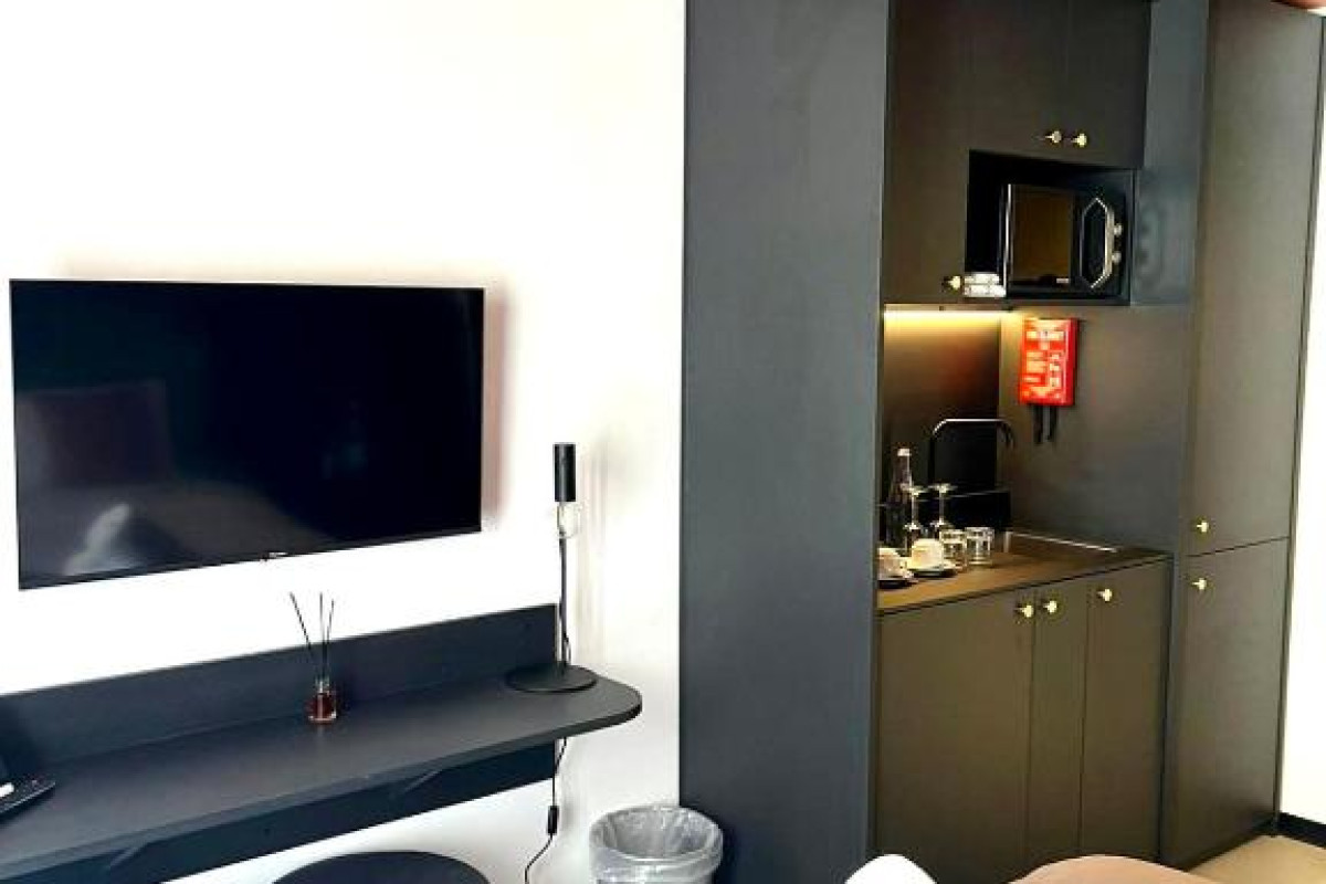 Hotel Eleven by Warren Collection