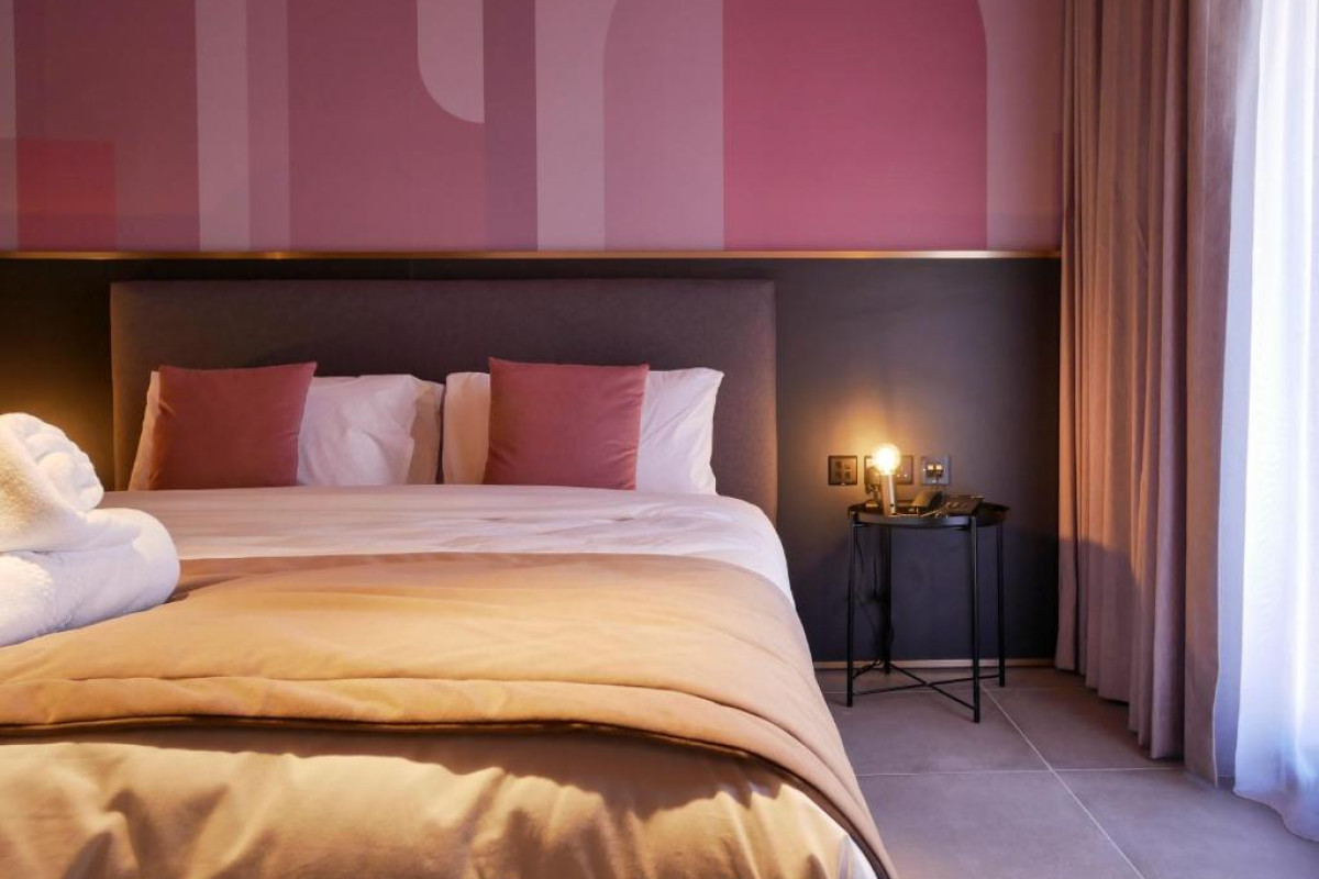 Hotel Eleven by Warren Collection