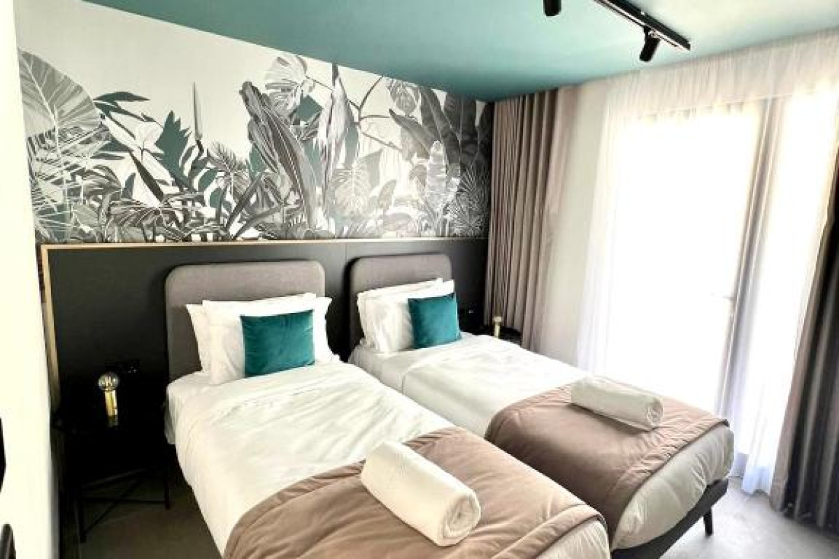 Hotel Eleven by Warren Collection