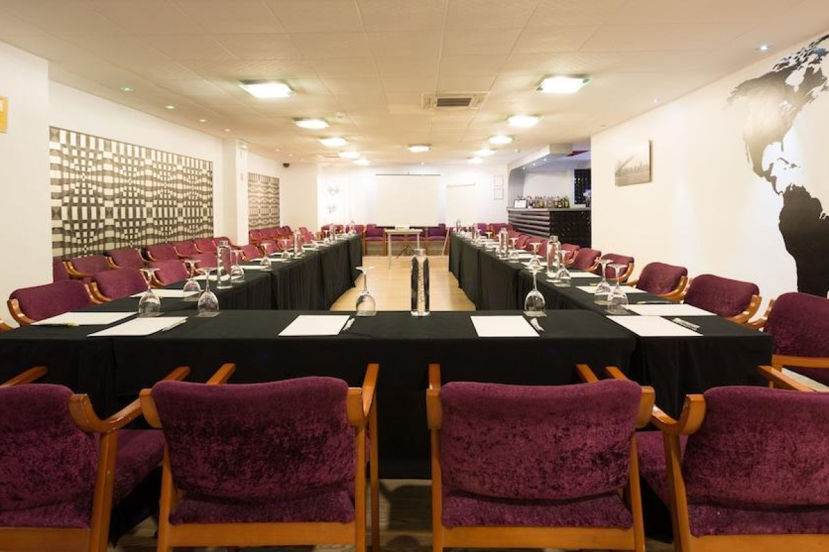 Hotel Familia Conde