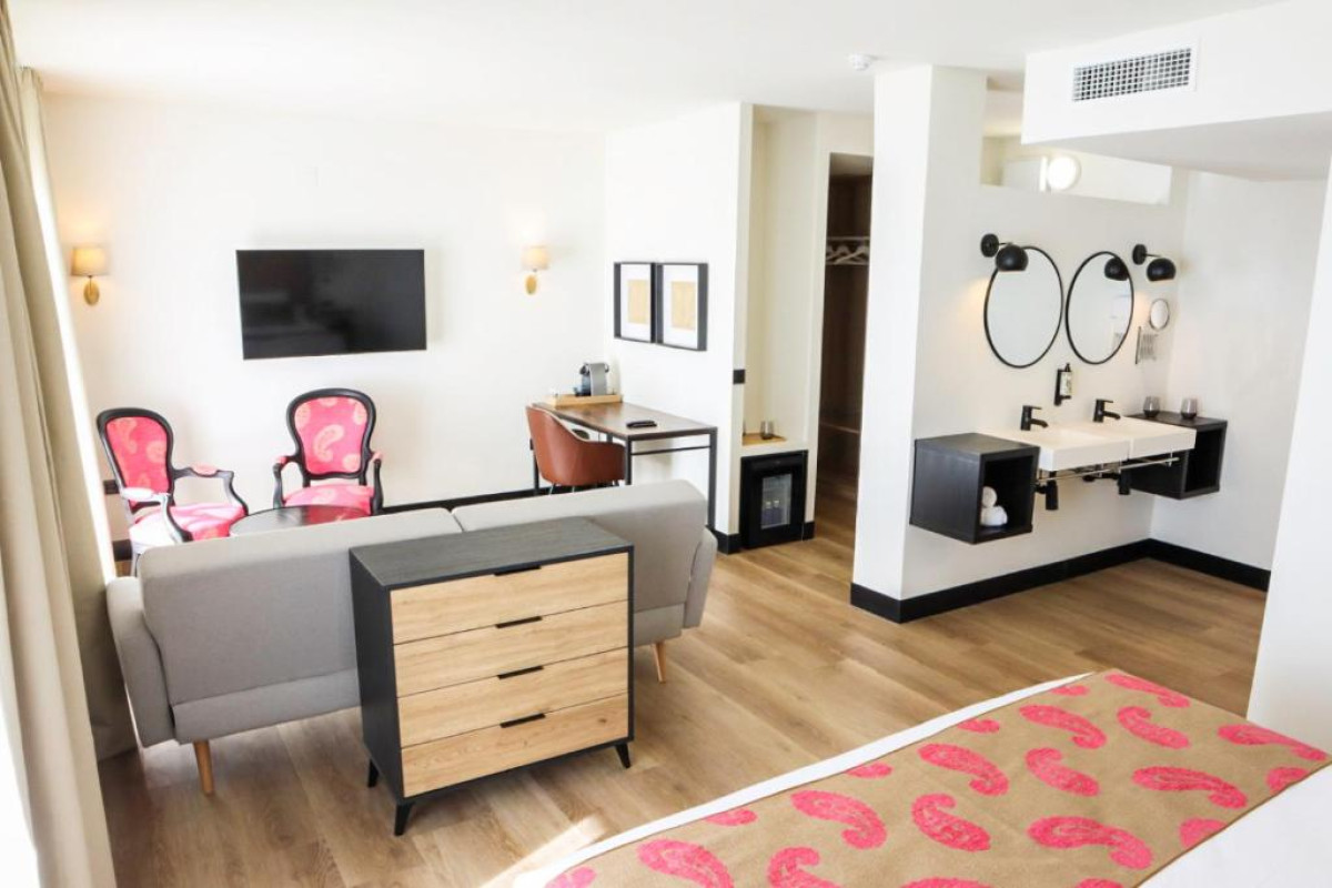 Hotel Fay Victoria Beach