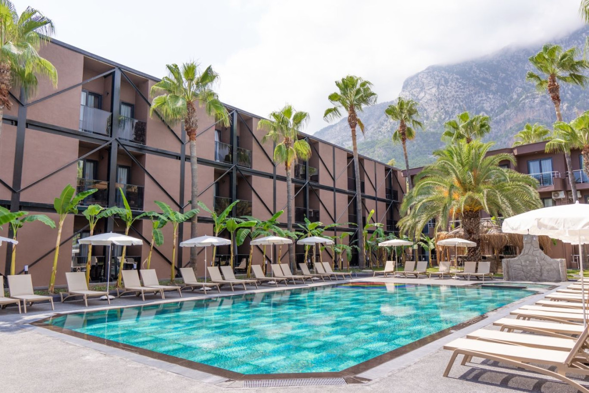 GOLDEN SUN HOTEL