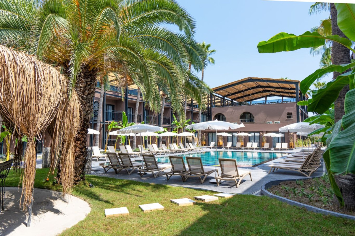 GOLDEN SUN HOTEL