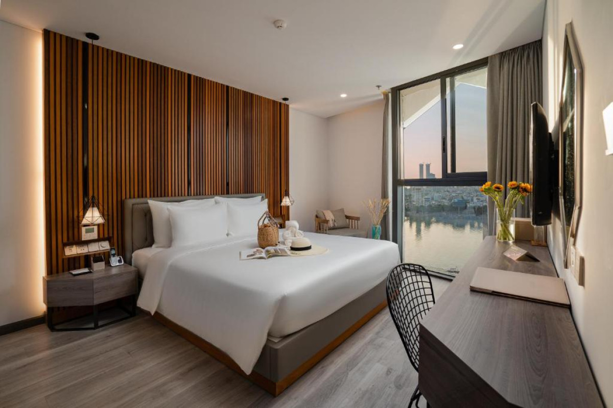 Hotel HAIAN Riverfront Da Nang