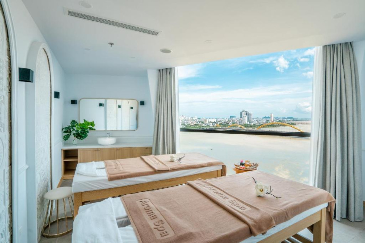 Hotel HAIAN Riverfront Da Nang