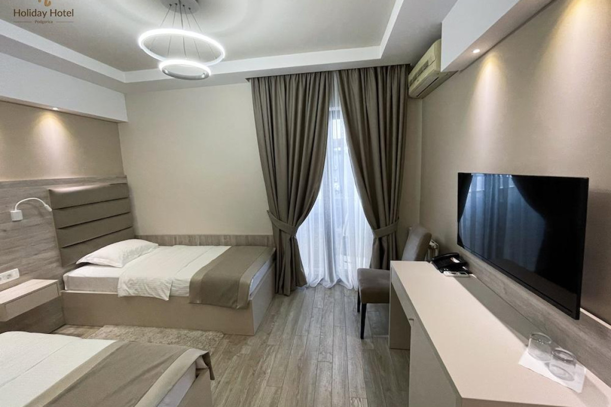 Hotel Holiday