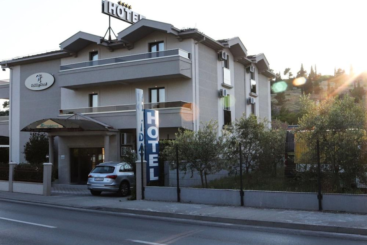 Hotel Holiday