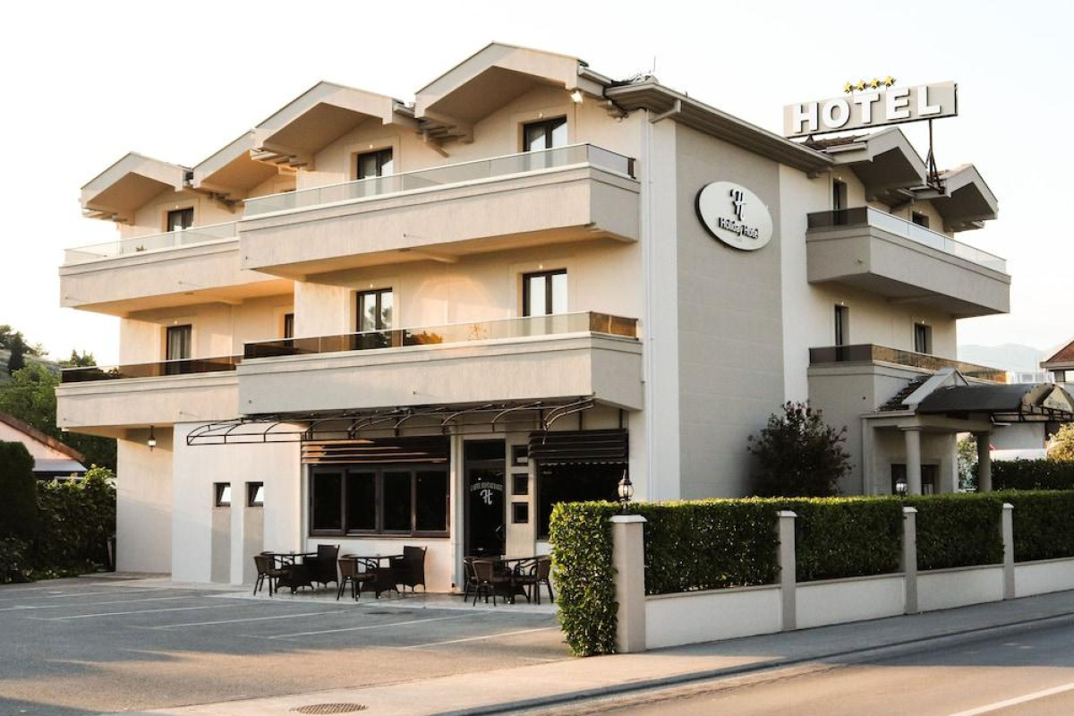 Hotel Holiday