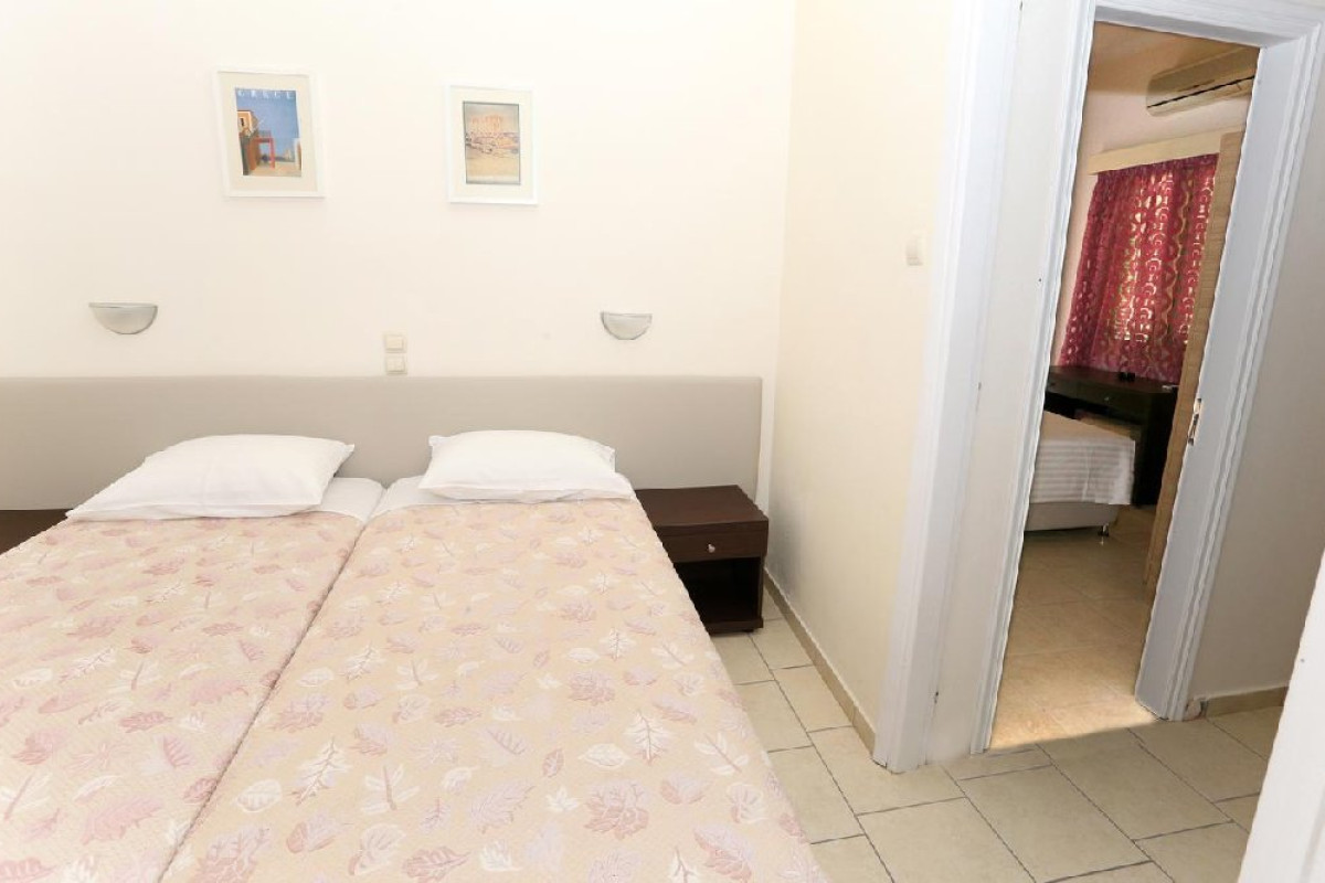 Hotel Karyatides