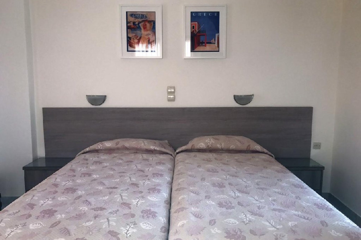 Hotel Karyatides