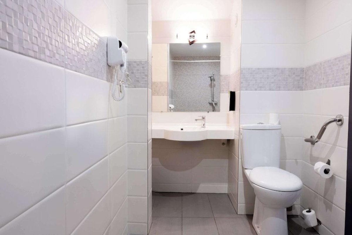 Hotel Kyriad Paris X Canal Saint Martin République