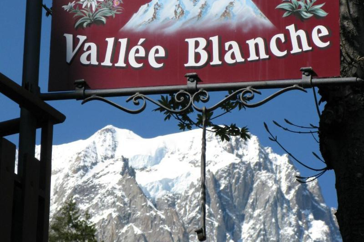 LA VALLEE BLANCHE HOTEL