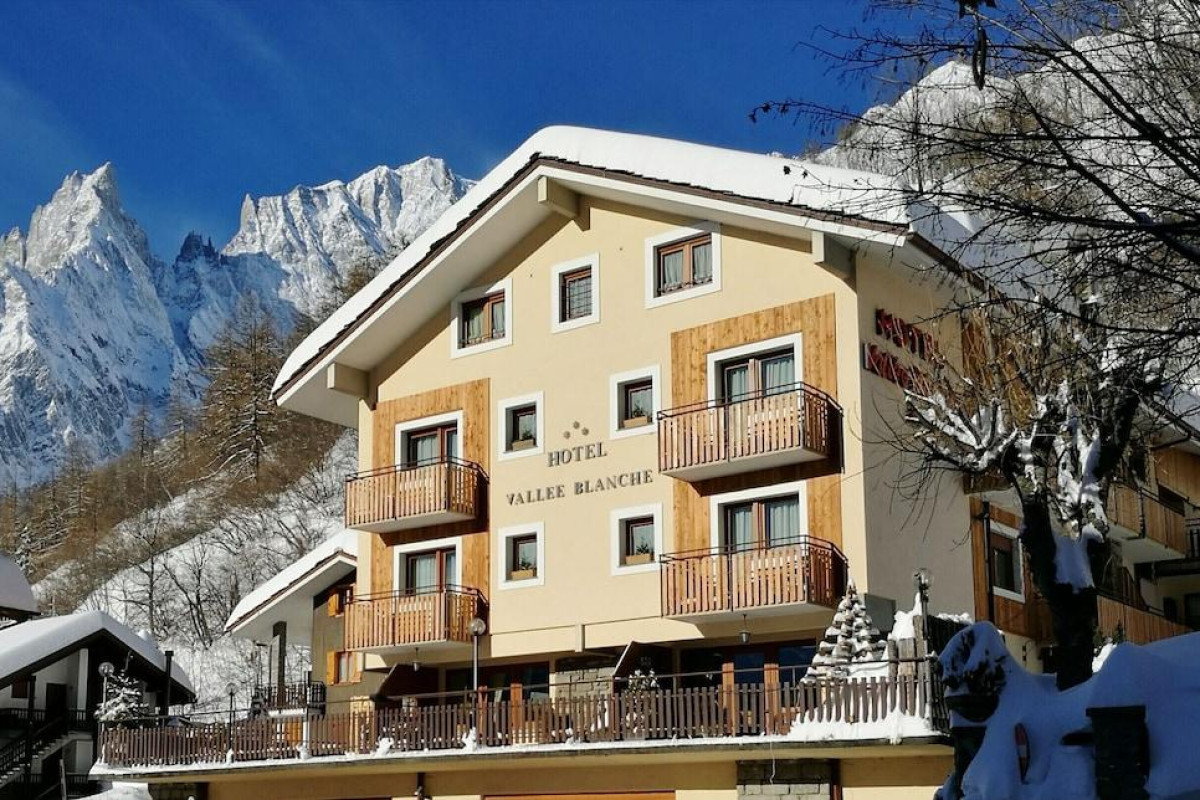 LA VALLEE BLANCHE HOTEL
