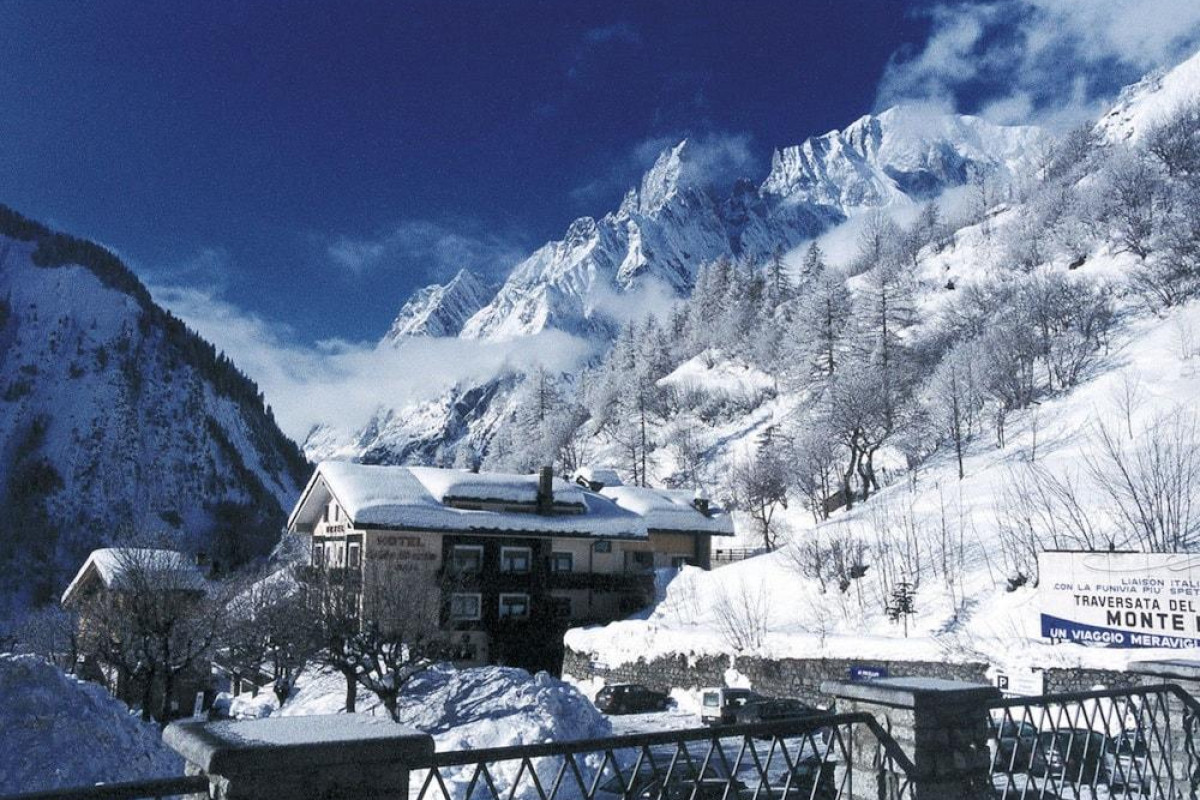 LA VALLEE BLANCHE HOTEL