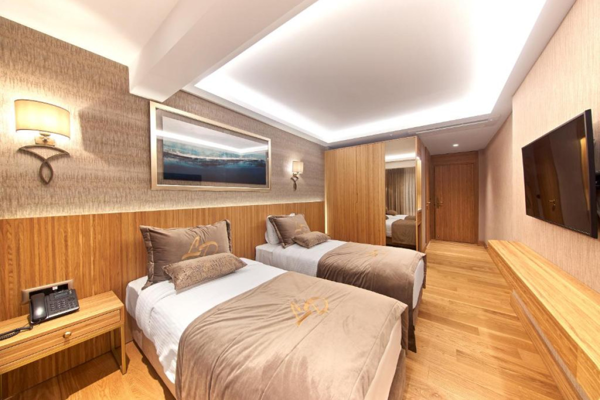 LADY DIANA HOTEL