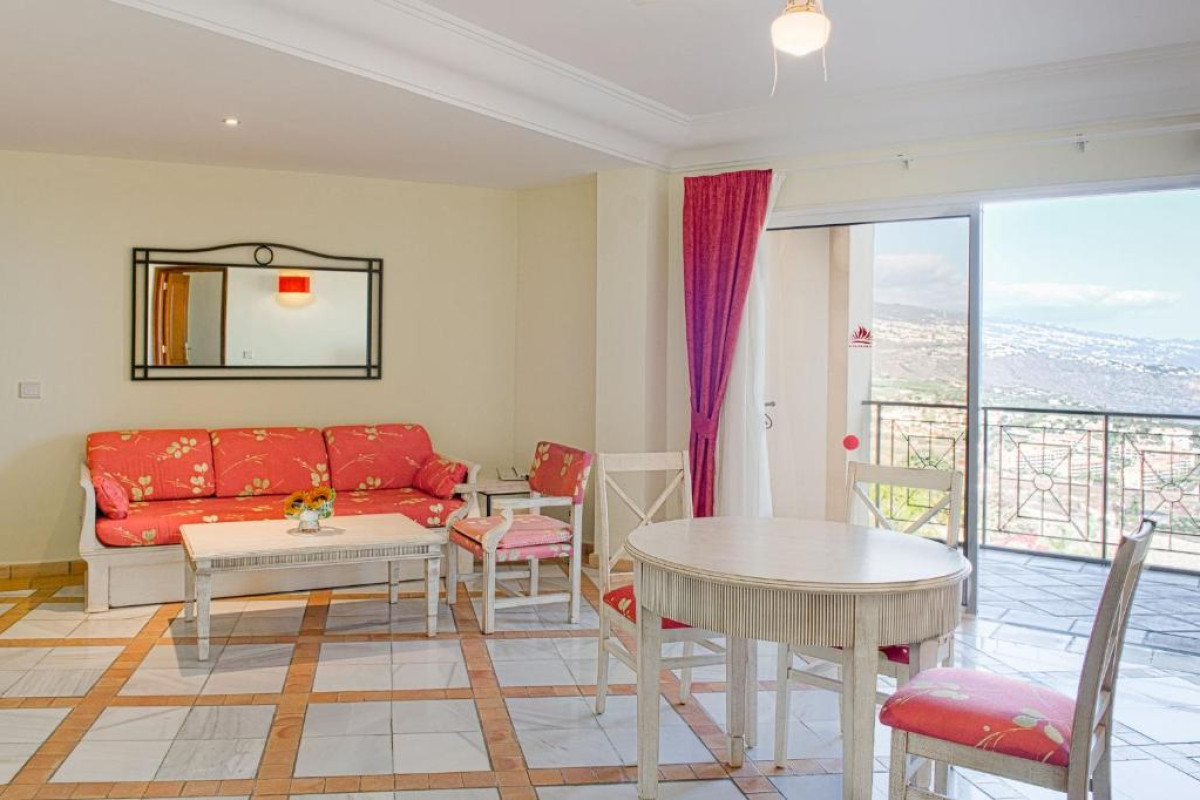 Las Águilas Tenerife, Affiliated by Meliá