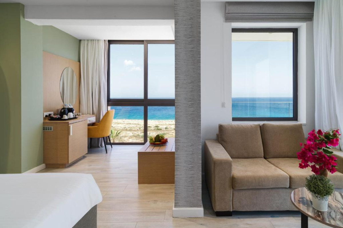 Hotel Leonardo Crystal Cove – Adults Only