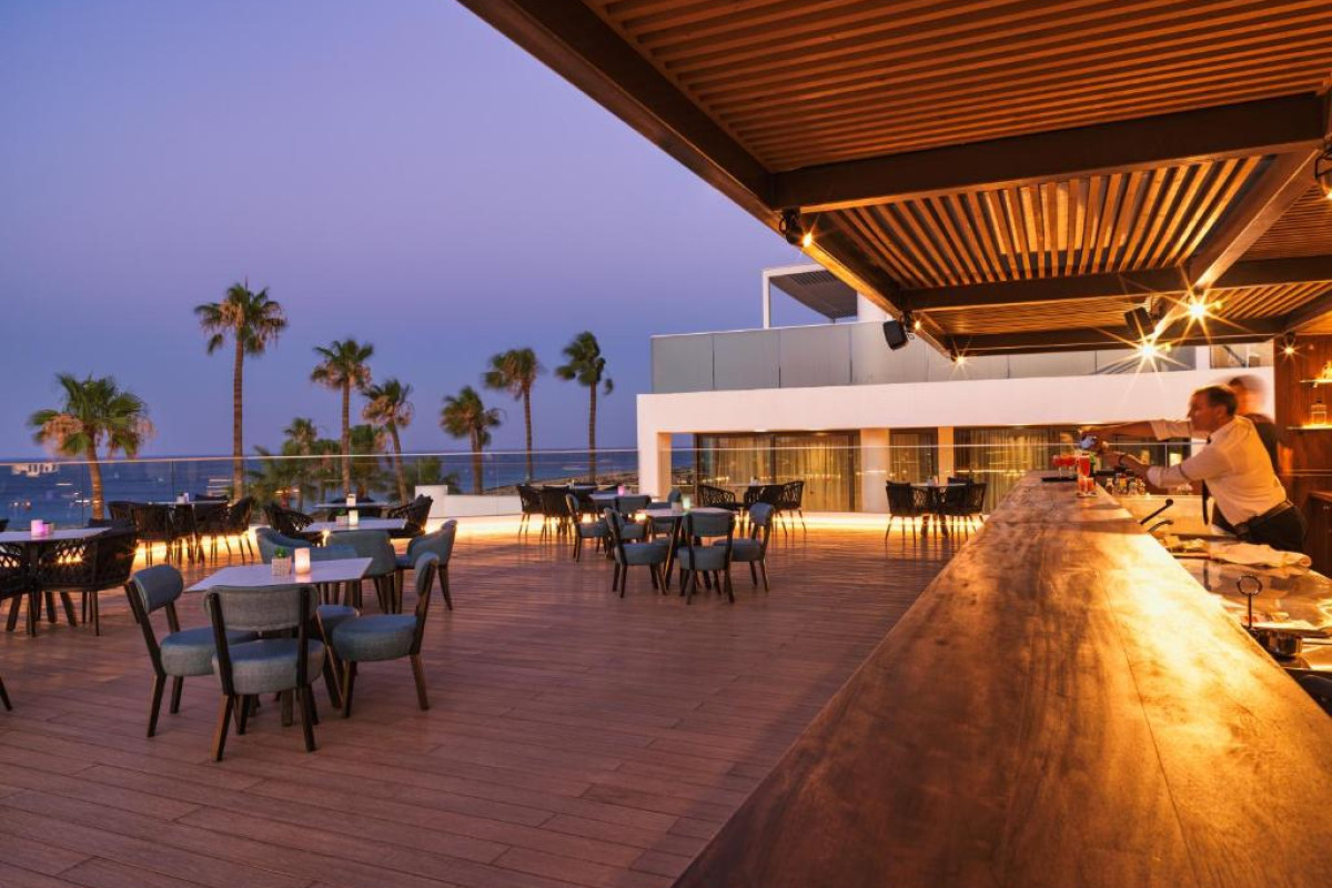 Hotel Leonardo Crystal Cove – Adults Only
