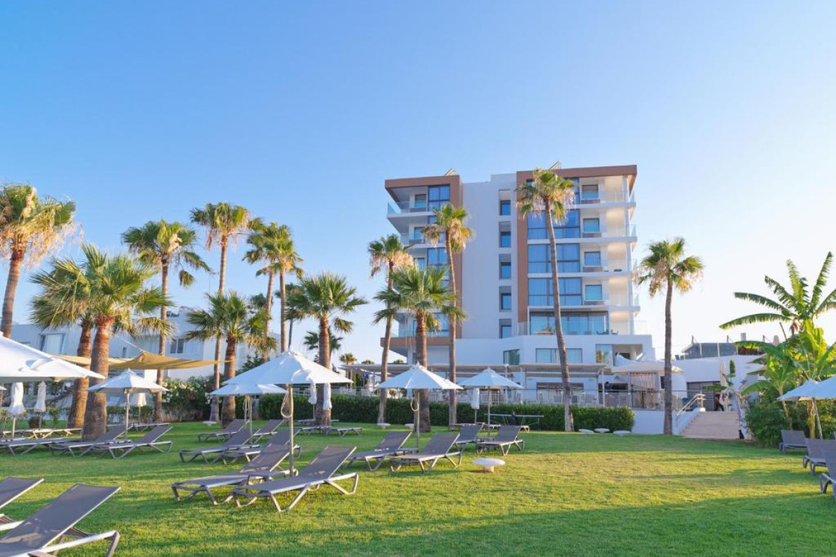 Hotel Leonardo Crystal Cove – Adults Only