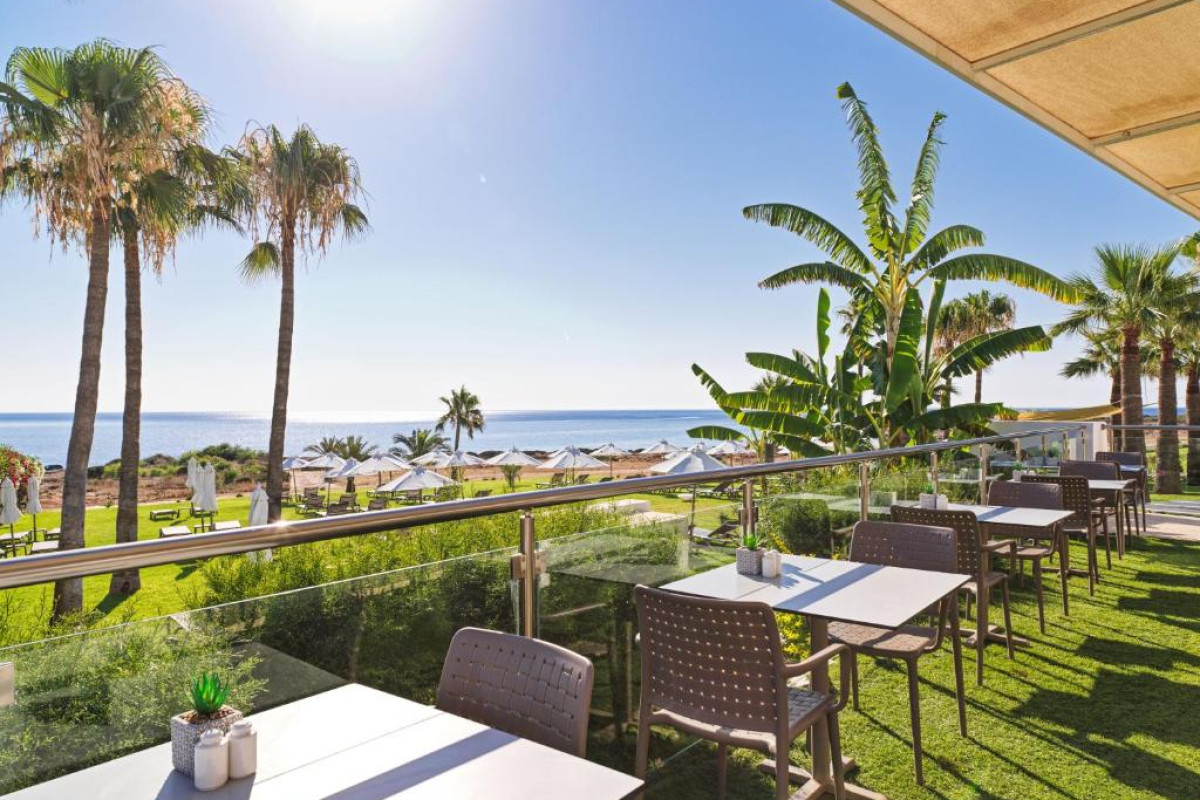 Hotel Leonardo Crystal Cove – Adults Only