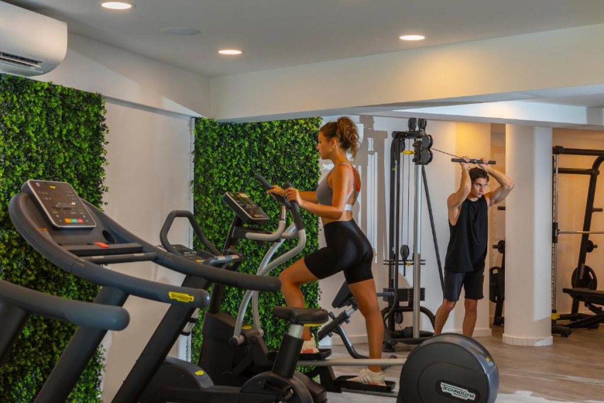 Hotel Leonardo Crystal Cove – Adults Only