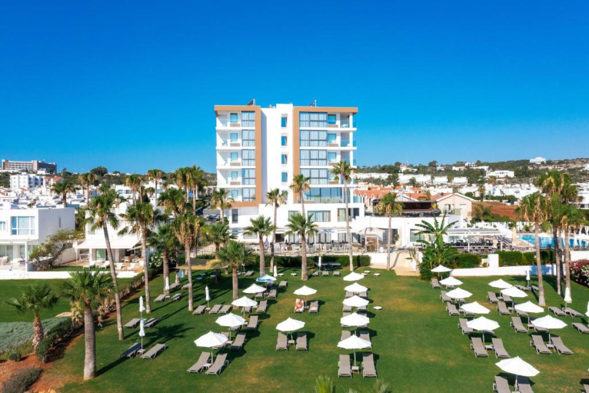 Hotel Leonardo Crystal Cove – Adults Only