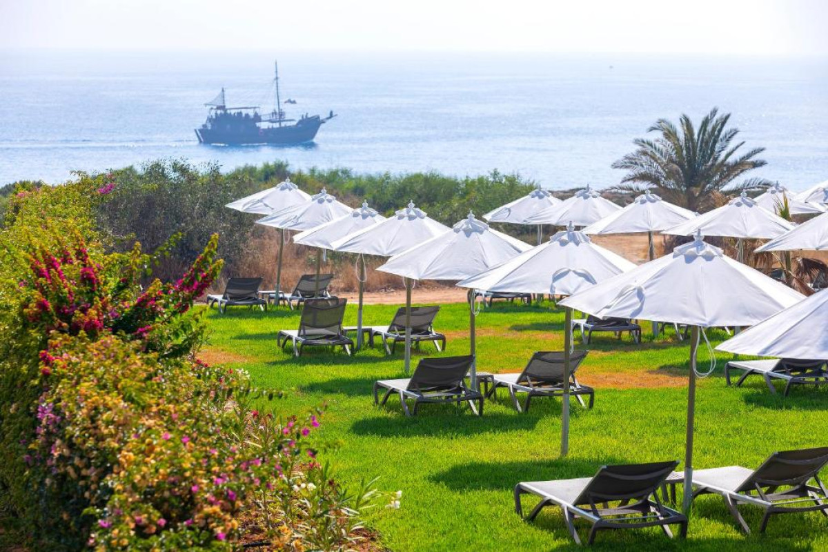 Hotel Leonardo Crystal Cove – Adults Only