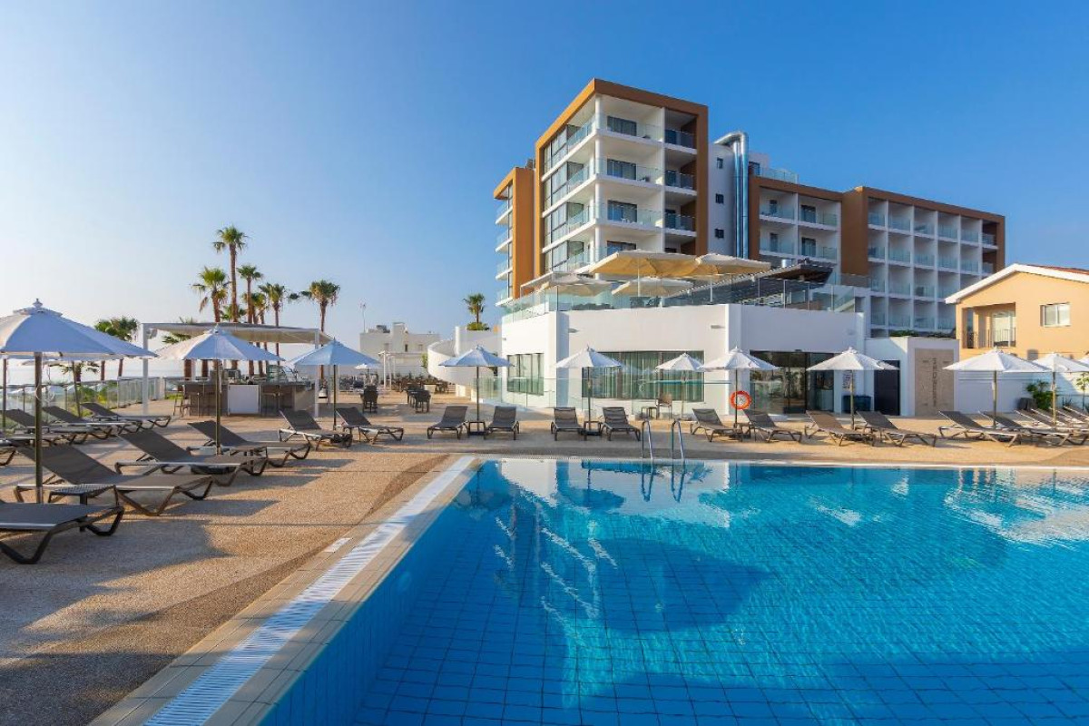 Hotel Leonardo Crystal Cove – Adults Only