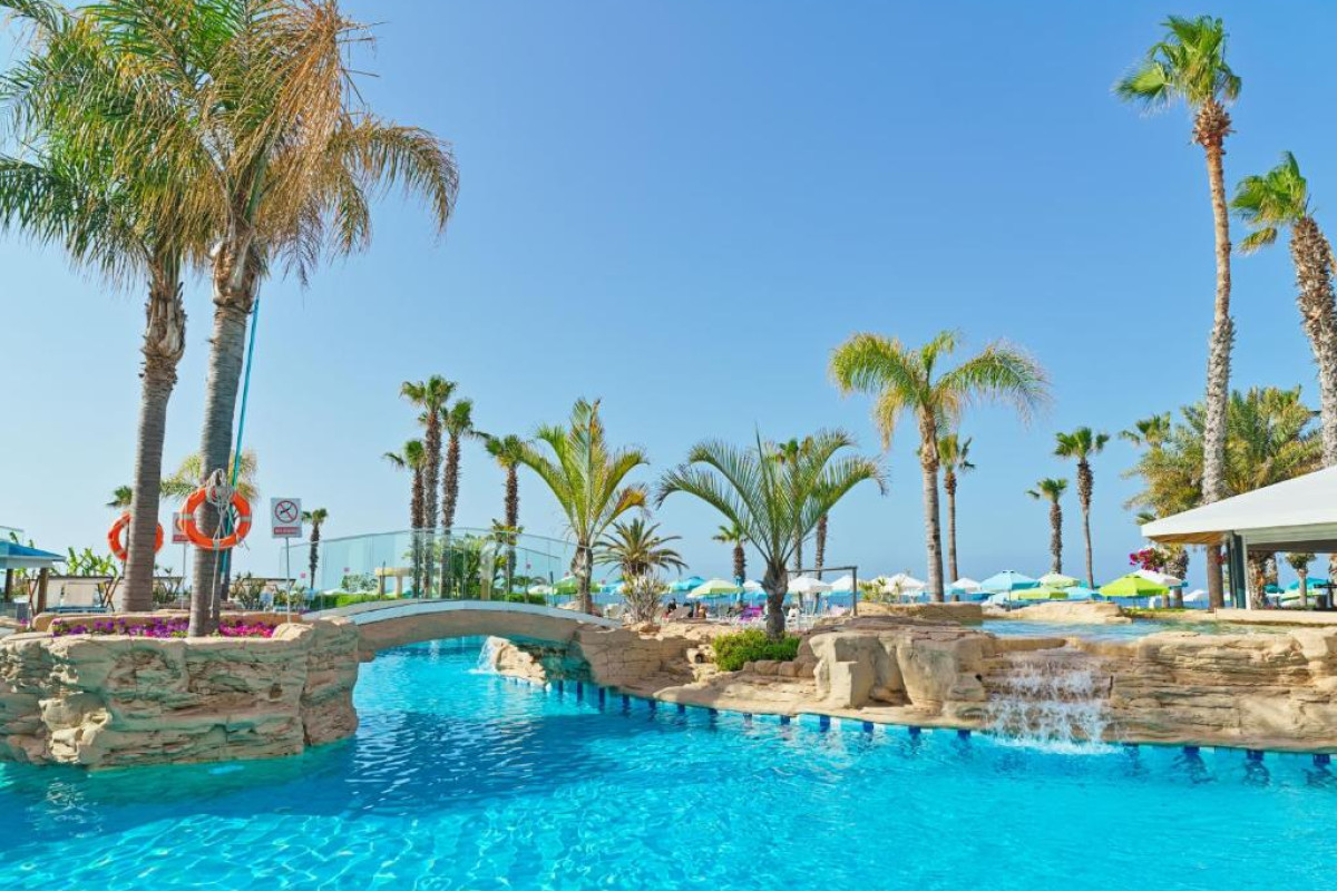 LEONARDO CYPRIA BAY