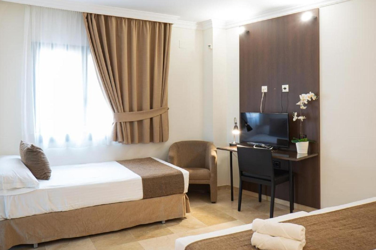 Hotel Mainake