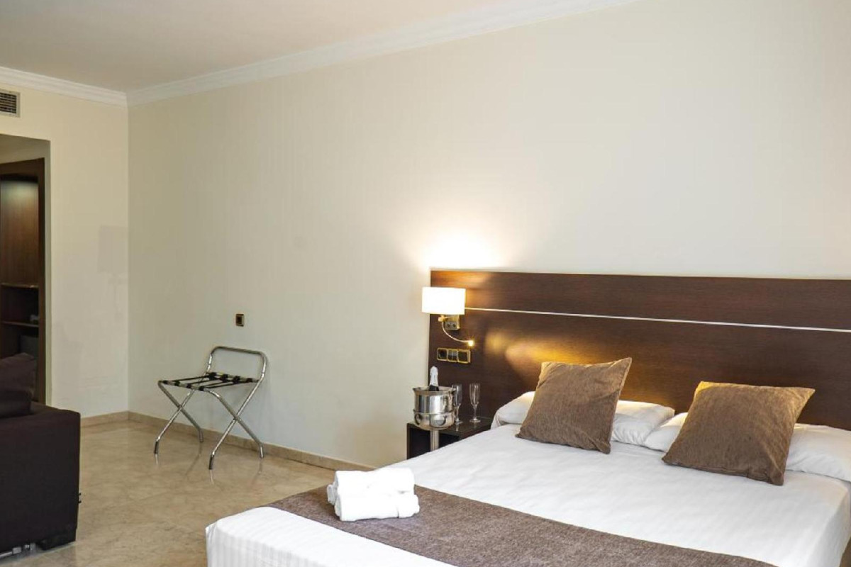 Hotel Mainake