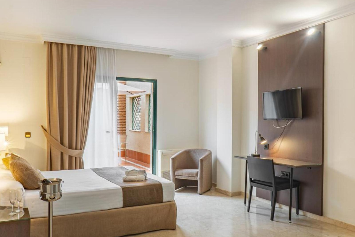 Hotel Mainake