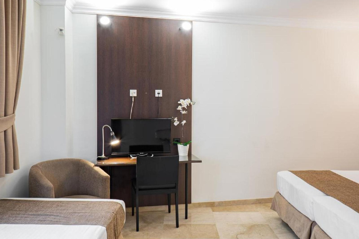 Hotel Mainake