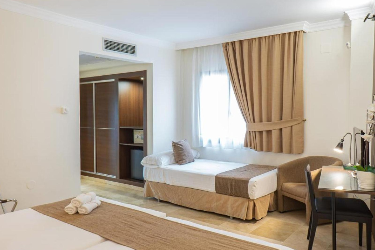Hotel Mainake