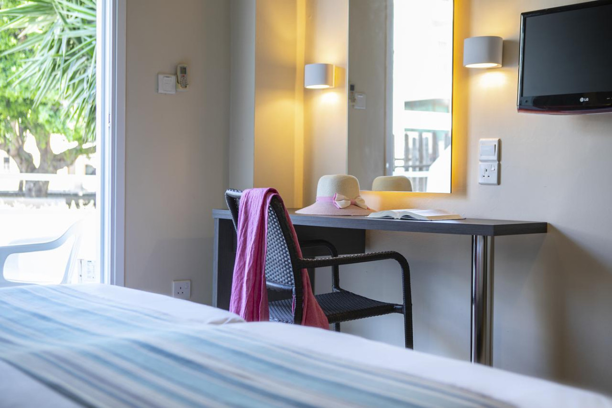 MAYFAIR HOTEL