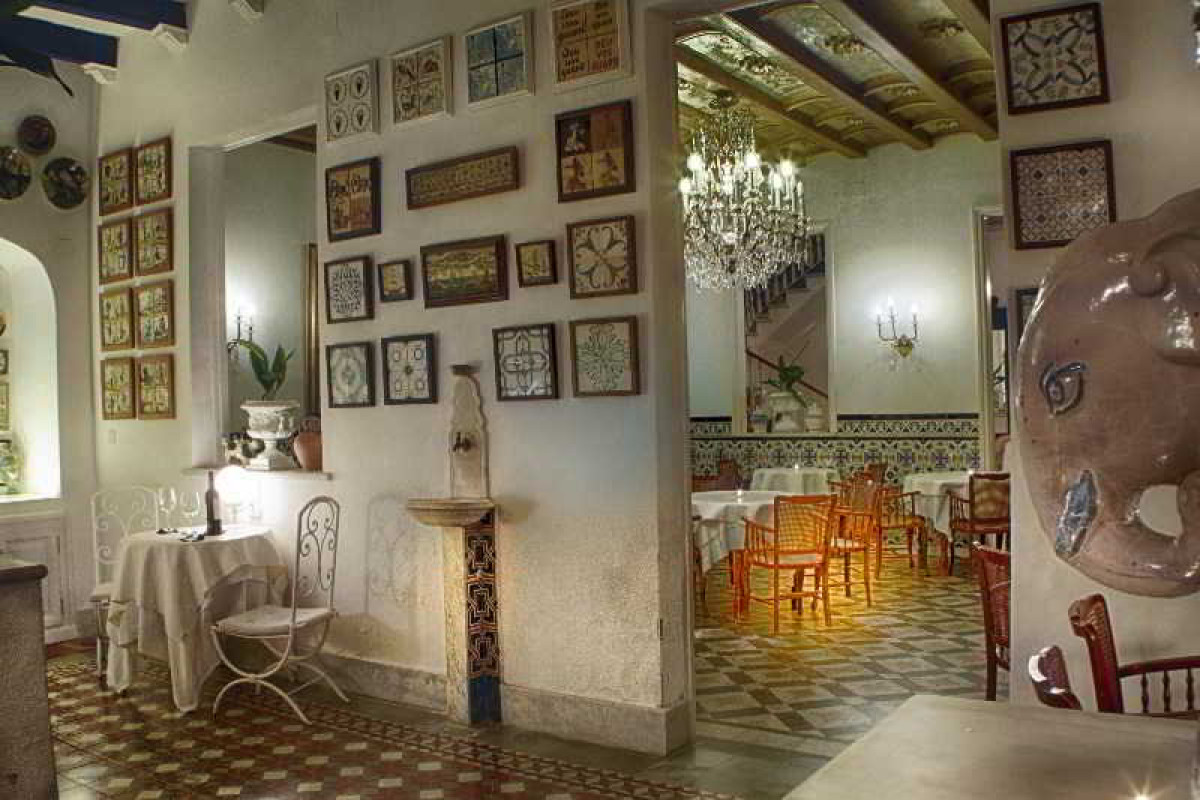 HOTEL MEDIUM ROMANTIC
