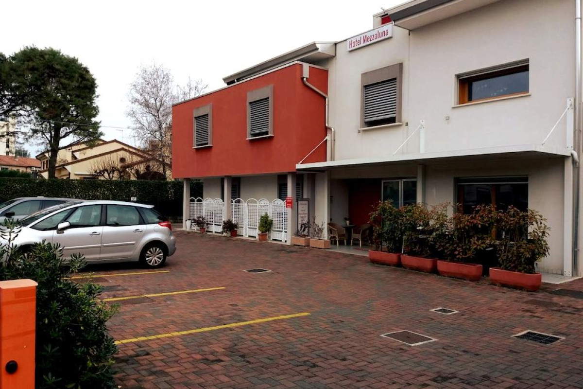Hotel Mezzaluna