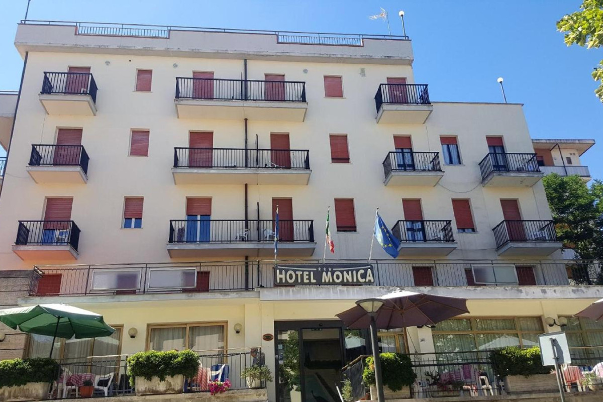 Hotel Monica