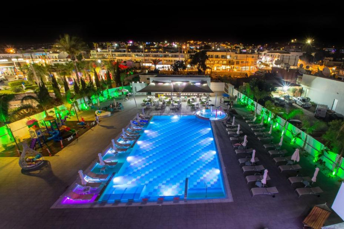 NICHOLAS COLOR HOTEL