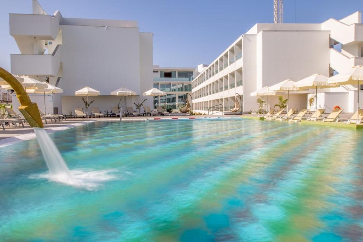 NICHOLAS COLOR HOTEL