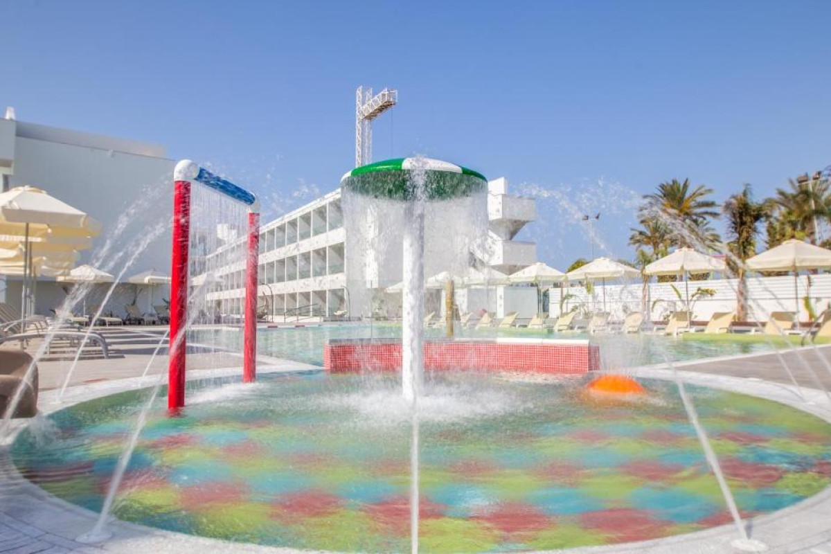 NICHOLAS COLOR HOTEL