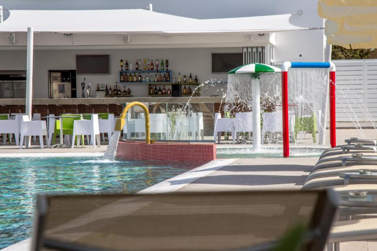 NICHOLAS COLOR HOTEL
