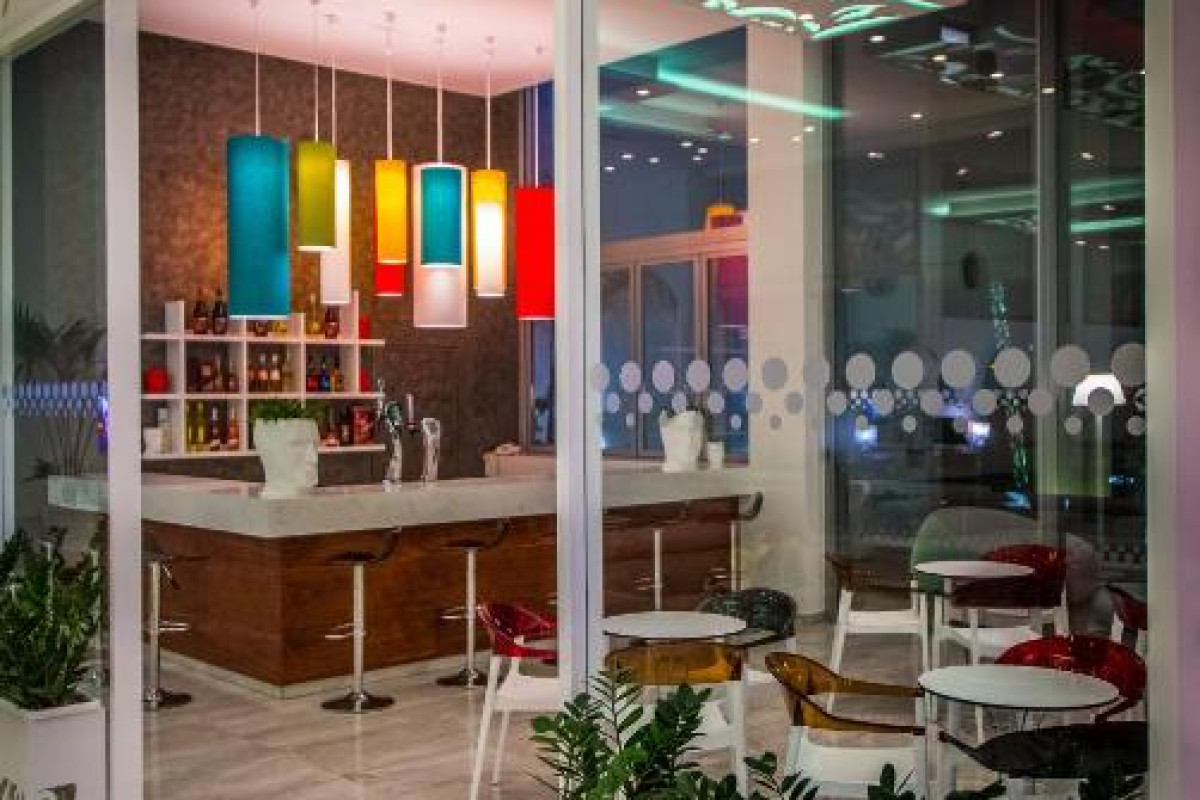 NICHOLAS COLOR HOTEL