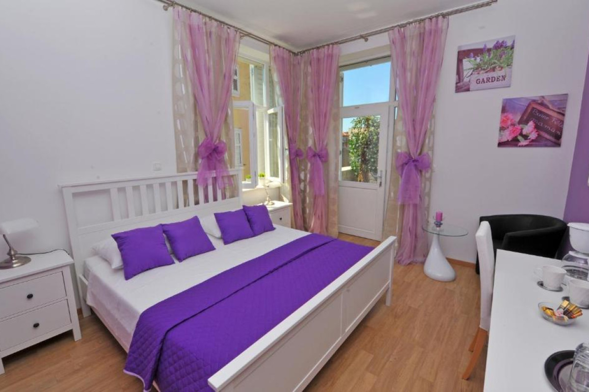 Hotel Nirvana Luxury Rooms