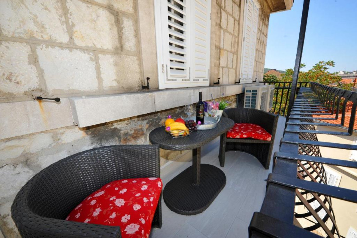 Hotel Nirvana Luxury Rooms