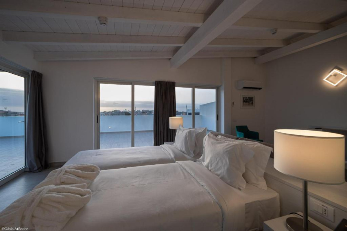 Hotel Oasis White